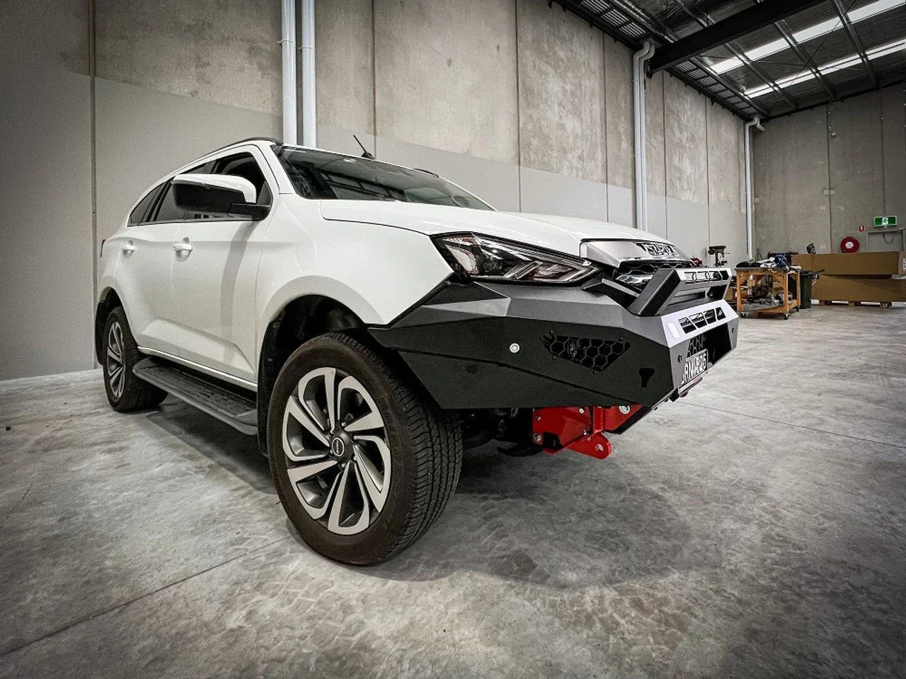 Offroad Animal Predator Bullbar for Isuzu MUX 2021 to 2024 (Pre-facelift) - Brixton 4x4 - Buy Online Now!