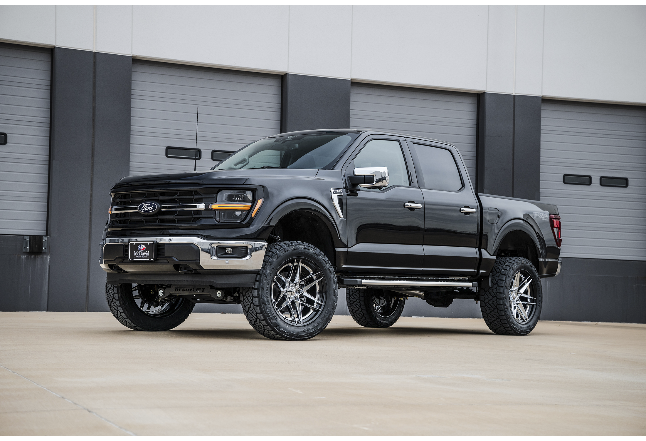 Fuel Off-Road Flight Wheel in Chrome with  Gloss Black Lip