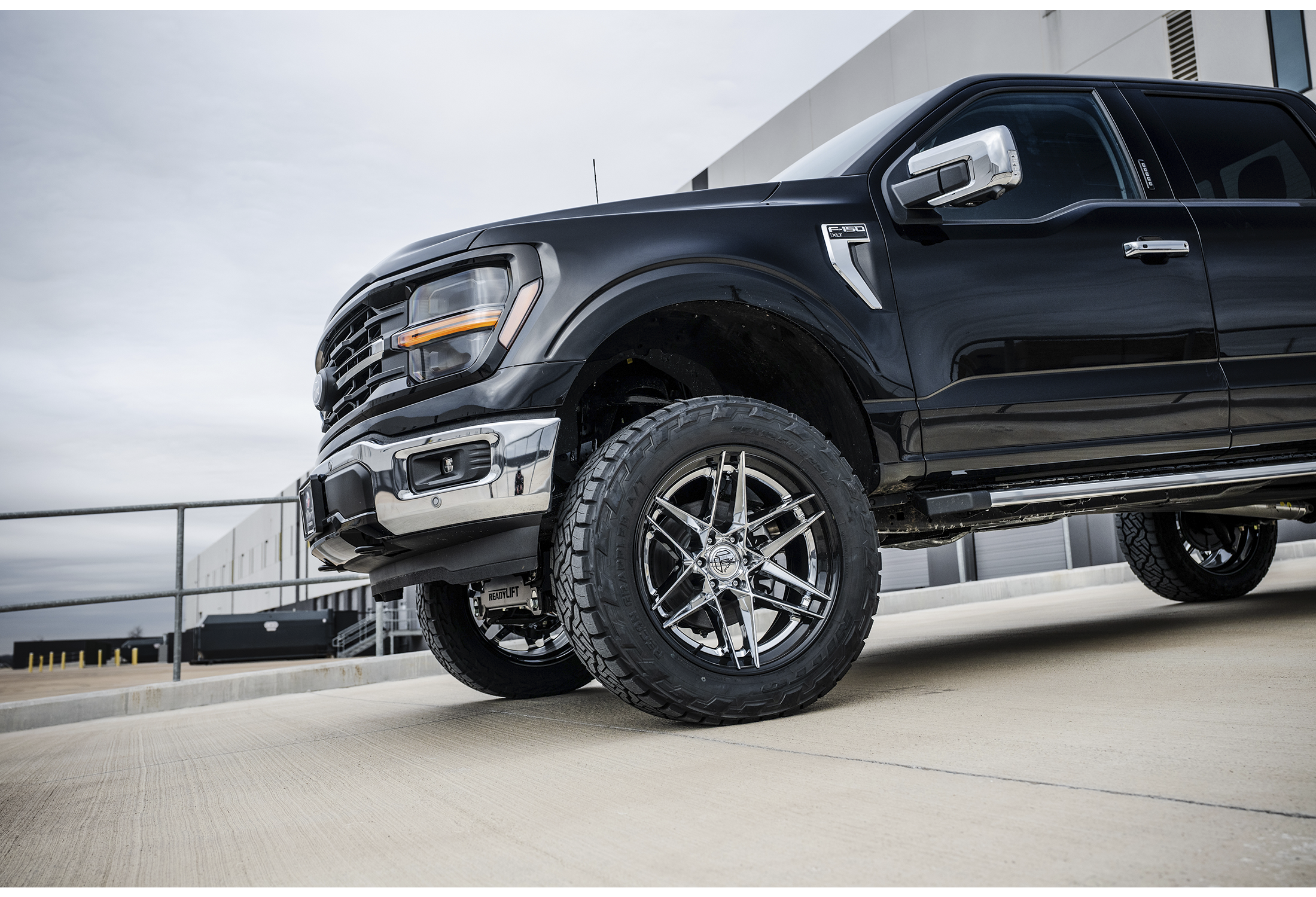 Fuel Off-Road Flight Wheel in Matte Black with Gloss Black Lip