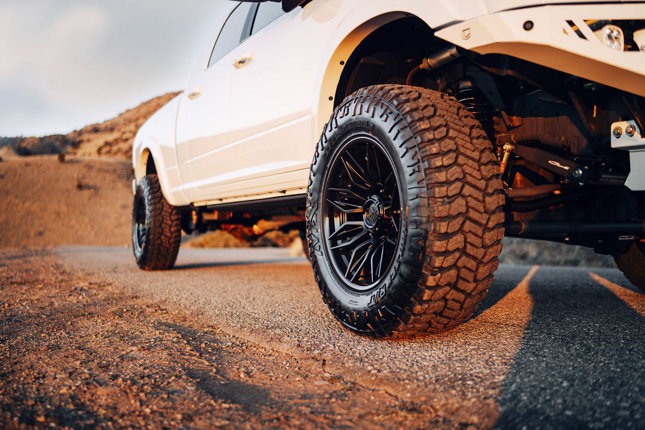 Fuel Off-Road Mutiny 6 FC404 Wheels – Matte Black with Gloss Black Lip