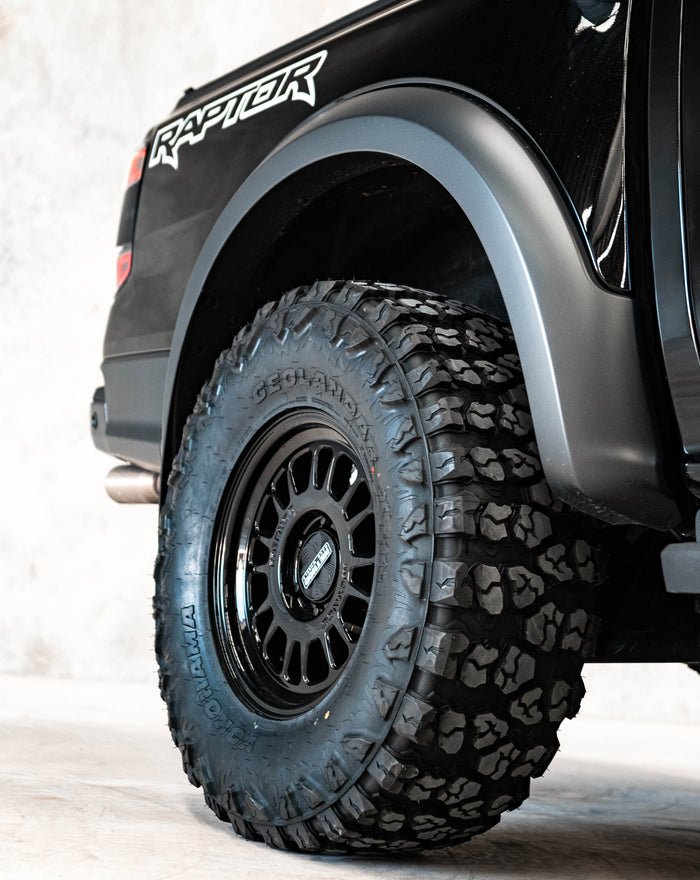 Method MR318 Gloss Black – Brixton 4x4